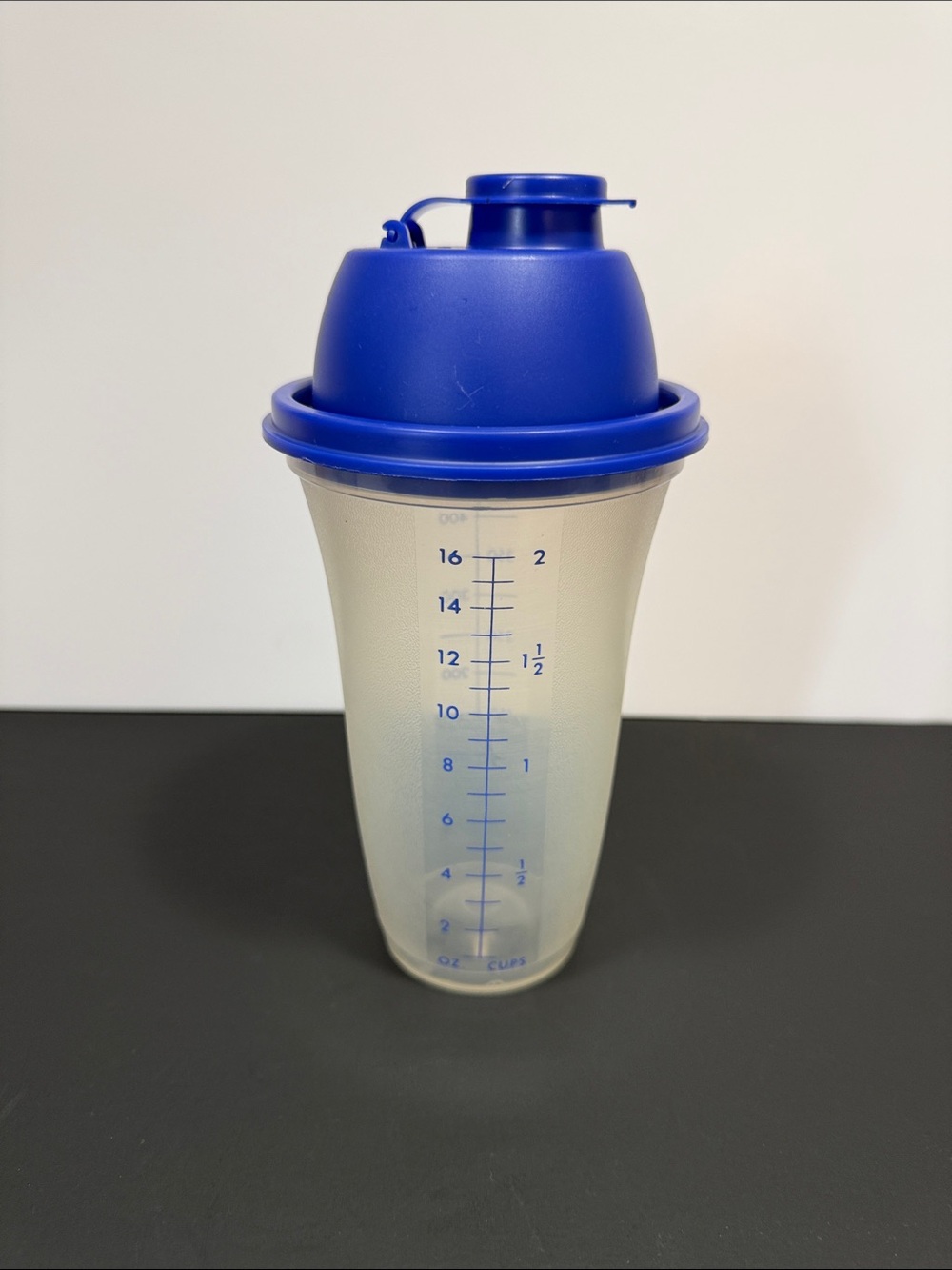 Vintage Tupperware Quick Shake Shaker 844 Blue Dome Lid 500ml 16oz Complete